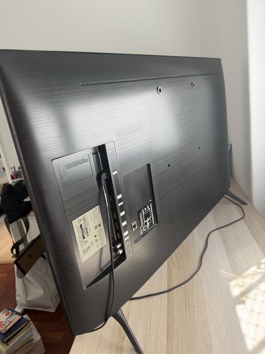 Smart TV Samsung 43" 4K Crystal UHD - Como Nova