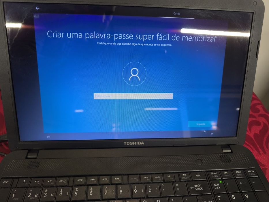 Computador portátil PC Toshiba Satellite C850D-117 em muito bom estado