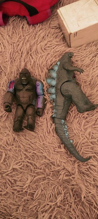 Екшен фігурки годзіла та конг