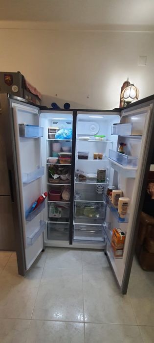 Frigorífico Side by Side Inox – Moderno, Espaçoso e com Dispenser de Água