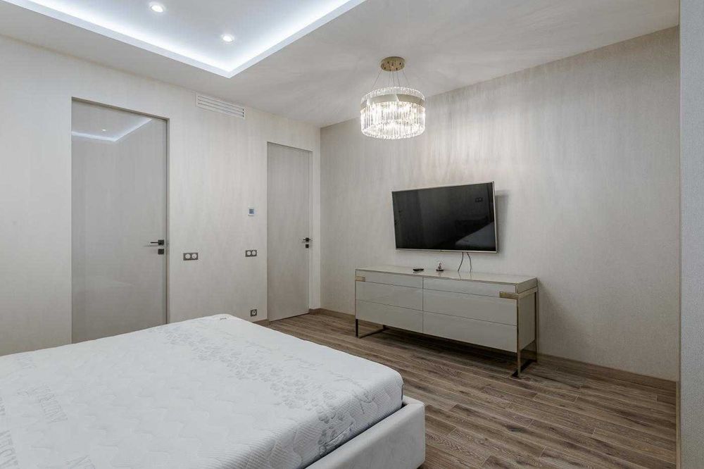 Продаж 3-к квартири в ЖК бізнес класу Riviera Riverside, Р. Окіпної 18