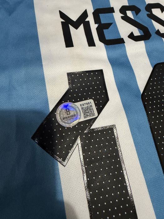 Camisola assinada lionel Messi ( com certificado)