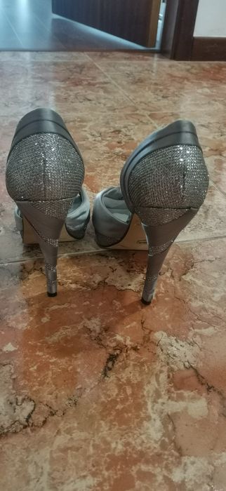 Sandália salto alto