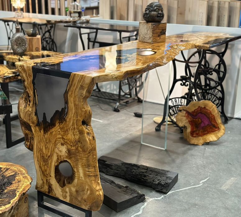 Ręcznie robione biurko, żywica, drewno oliwne