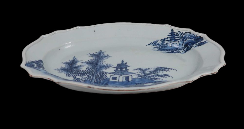 Travessa Polilobada em porcelana da China Séc. XVIII - 33 cm