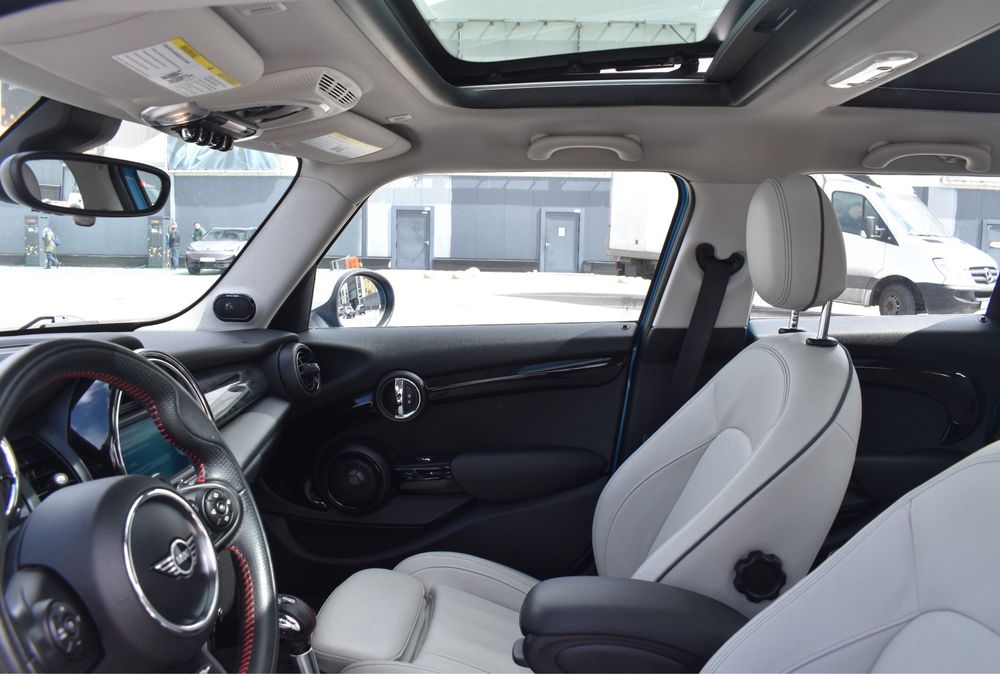 MINI Cooper S F55 2018