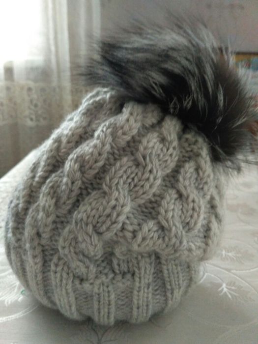 Шапка с помпоном, чернобурка