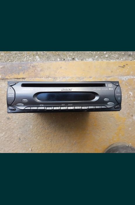 Radio Sony CDX-S2000C. 
W Zestawie Glosniki 2szt/Pilot.