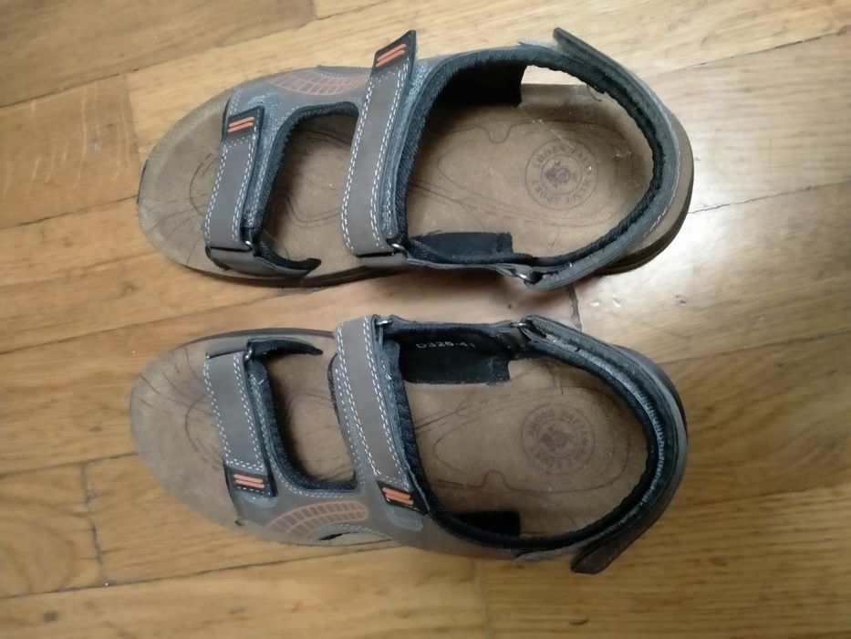 Продам сандалі 41 розмір ( 26.5 см по устілці)