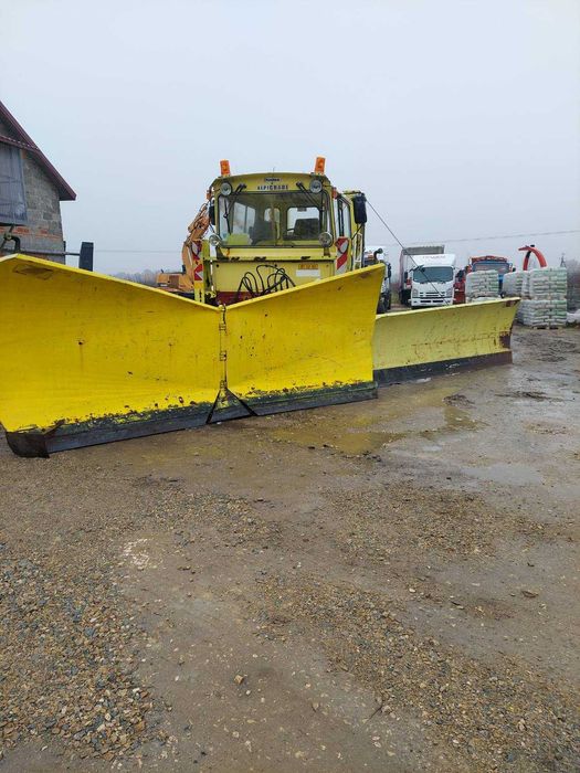 Pług śnieżny samojezdny /spycharka