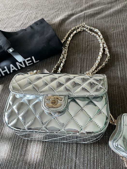 Bolsa Metalizada Prateada Chanel