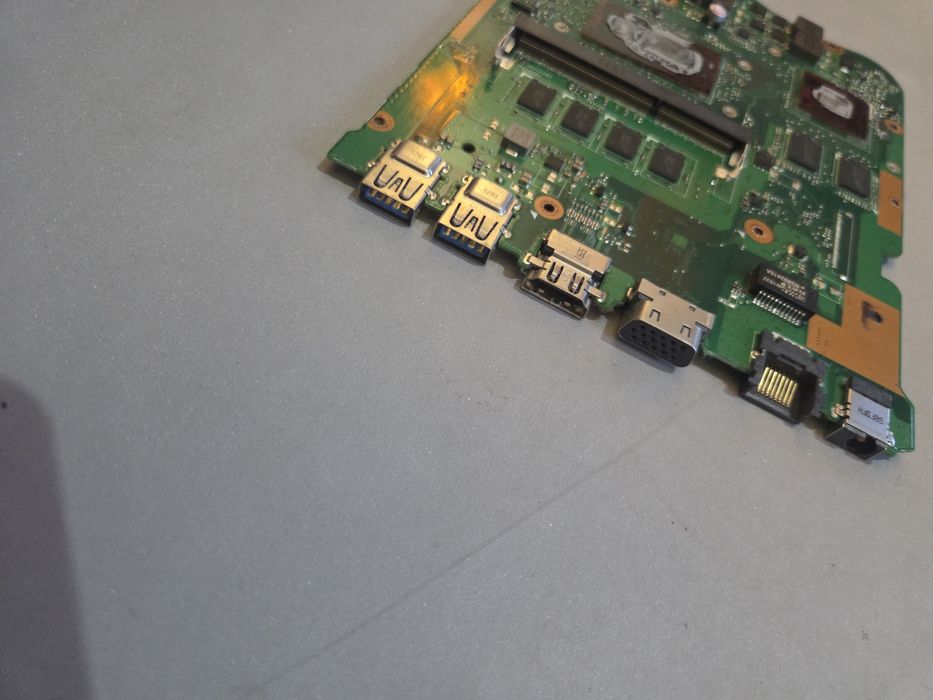 Sprzedam płytę główną + procesor do Laptopa ASUS F555L