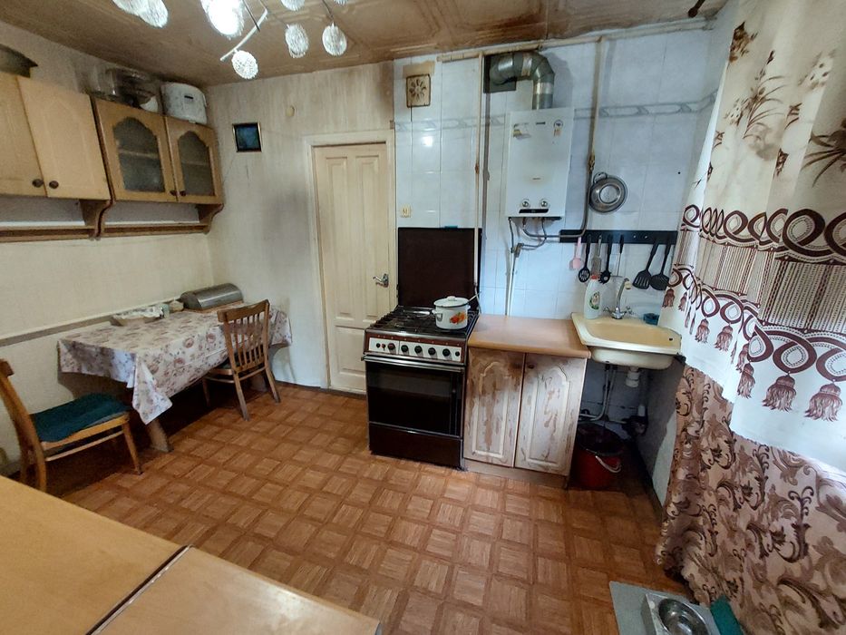 Продам дом в Черноморске районе Вечернего рынка.