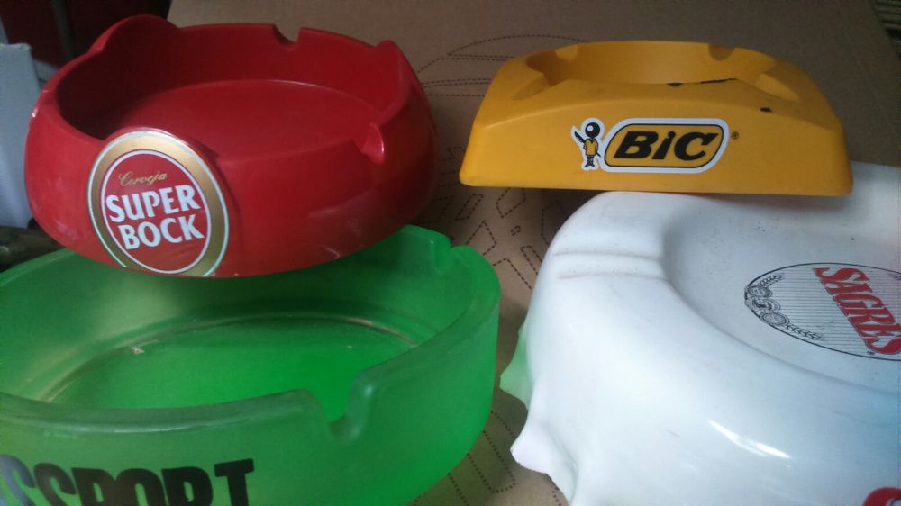 50 cinzeiros diferentes