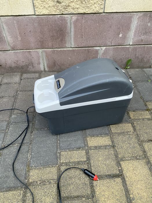 Автохолодильник,подлокотник Halfords 8 Litre 12V In-Car Electric Coolbox