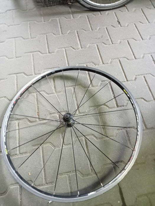 kolo przednie mavic aksium race ,20 szprych uszkodzone