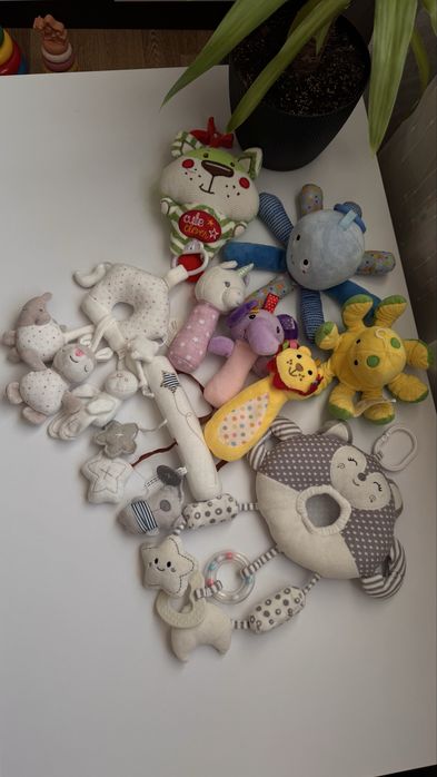 Лот іграшок 300 грн