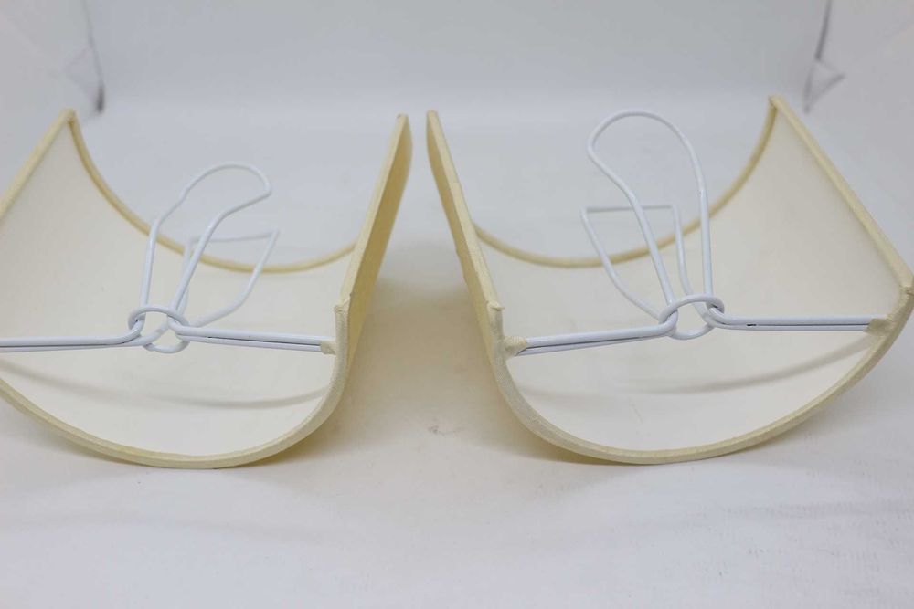 Par de Antigos Abajures em Meia Lua Forrados a Tecido