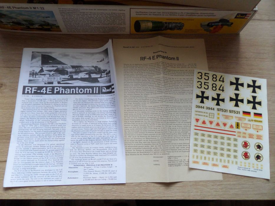 RF-4E Phantom II w 1:32 / 56 cm