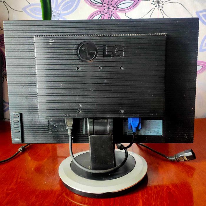 Монітор LG Flatron Wide 19