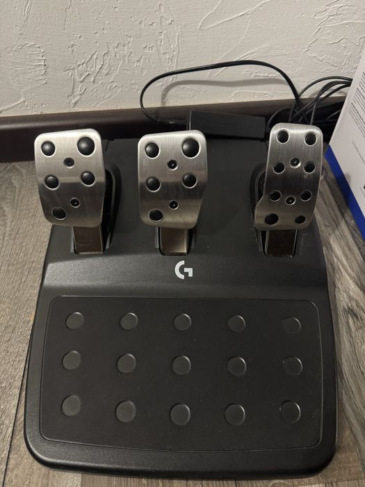 Комплект (кермо, педалі) Logitech G923 PS4/PC