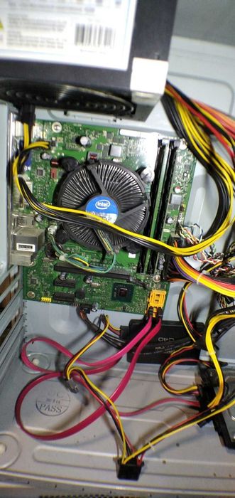 Компьютер 4ядра, 6гб ддр3 (добавь видеокарту и играй)