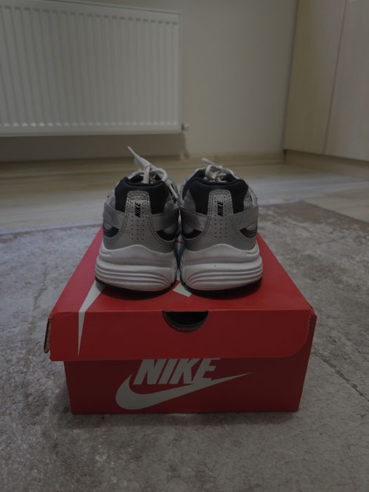 Продам кроссовки Nike