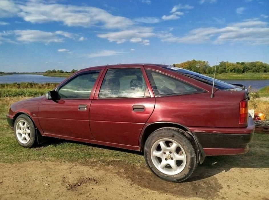 Продам Опель Вектра А, в боевом ходу за 62000 торг