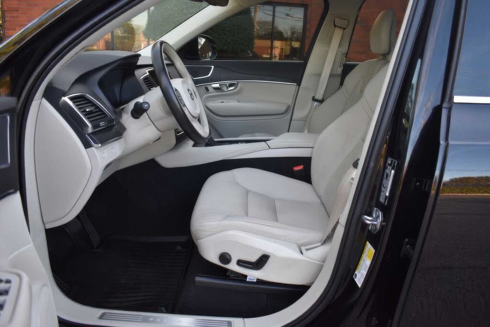 Volvo XC90 T6 Momentum 7-Passenger      2020