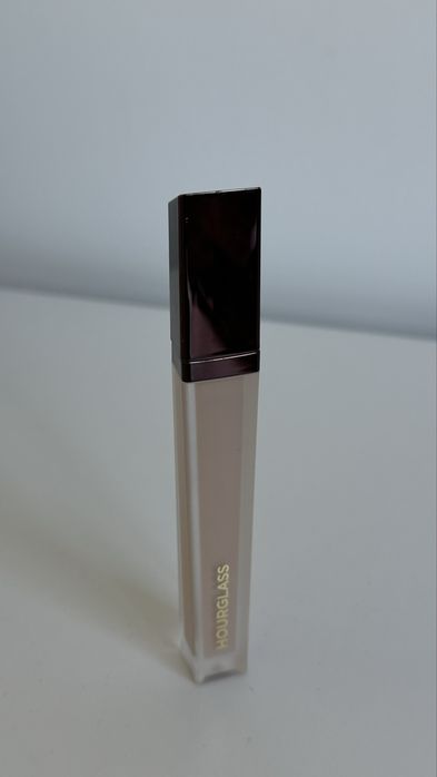 Korektor do twarzy Hourglass Vanish