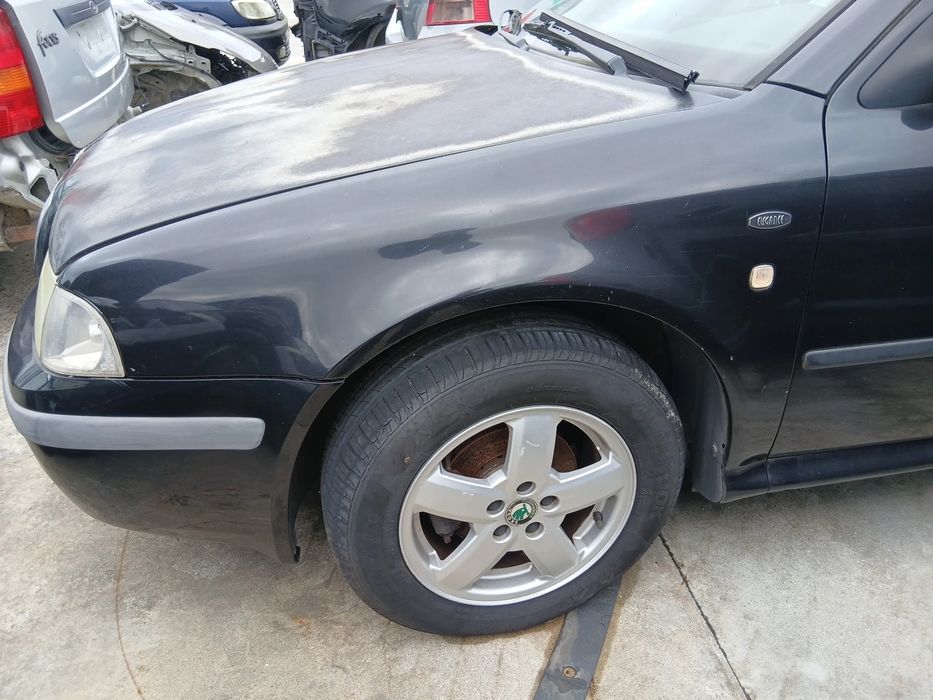 Guarda-lamas esquerdo SKODA Octavia I Break (1U5)