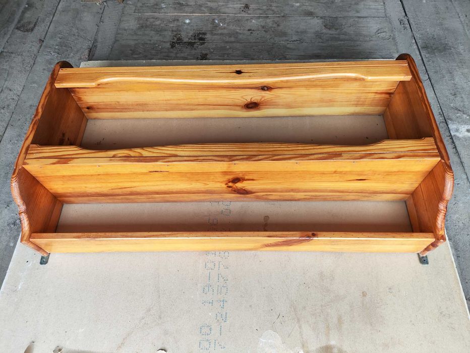 Поличка для книг