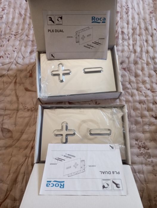 Espelho de autoclismo de parede Roca PL6 Dual Flush cromada