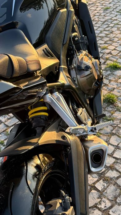Vendo CBR 650R Impecável