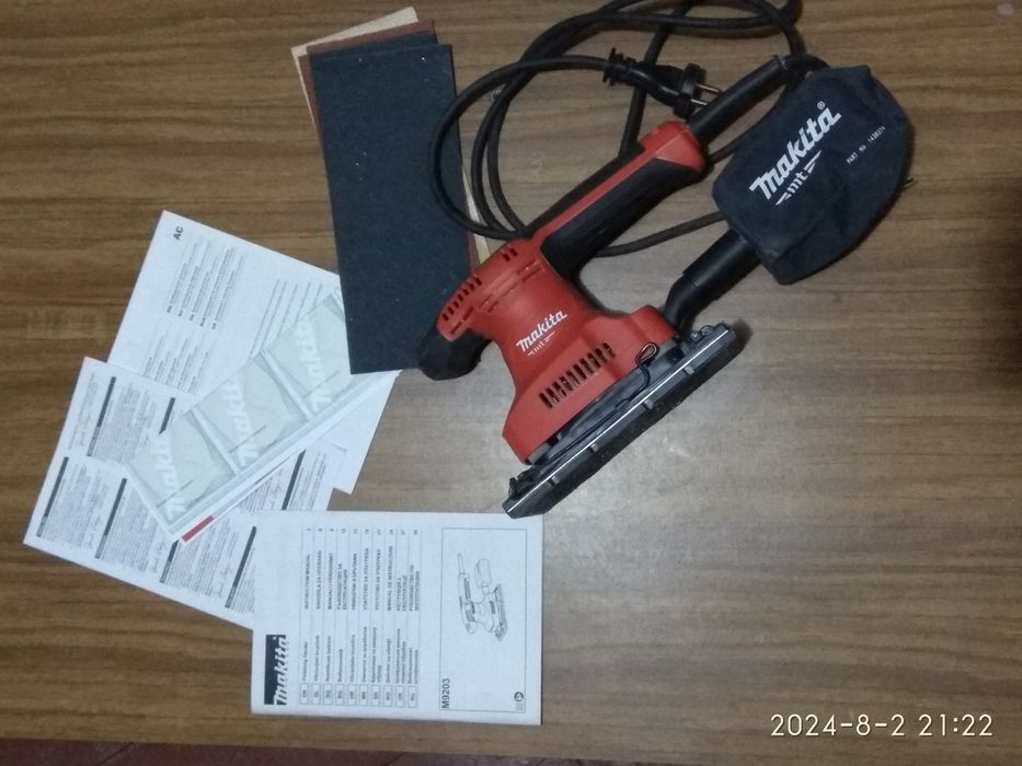 Вібраційна шліфмашина Makita MT M9203