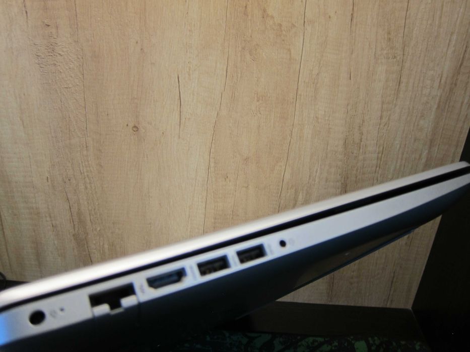 Hp Laptop 17 by4061nr/17.3" Full HD  /Intel Core I5 /Ram 16 gb DDR 4