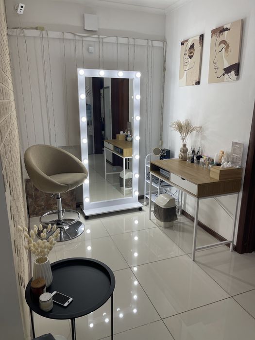 Дзеркало візажне/бровиста