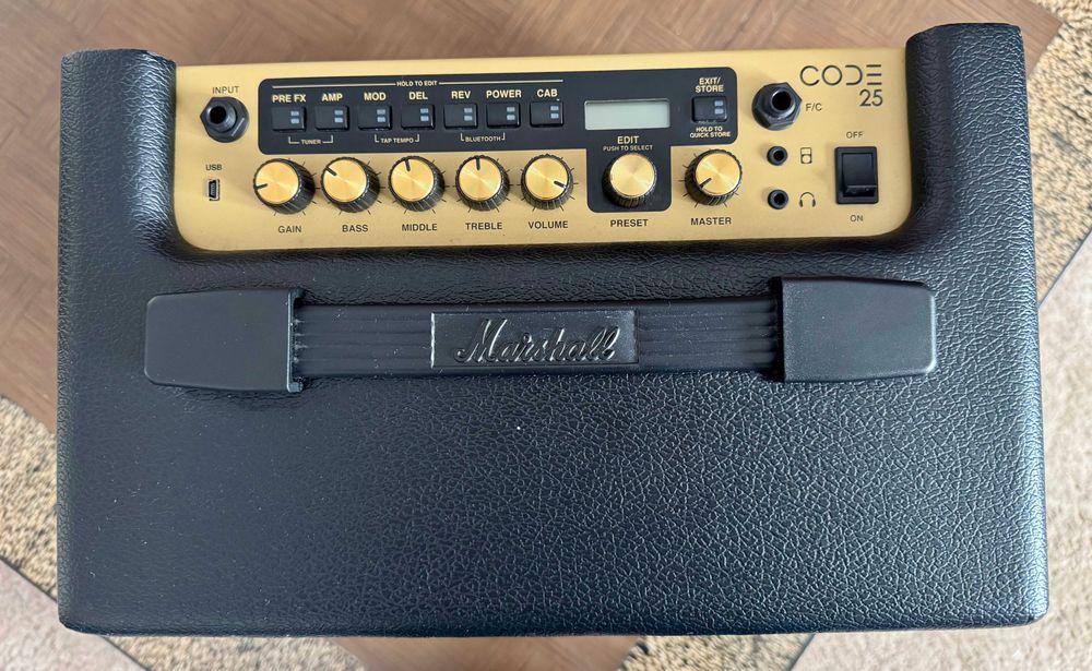 Guitarra Ibanez e Amplificador Marshall