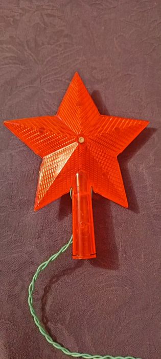 Пластикова зірка на ялинку