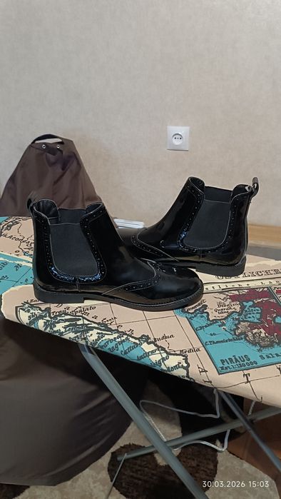 Продам  женские сапожки.
