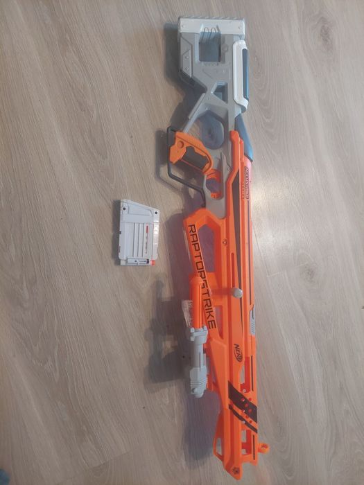 Nerf raptorstrike + dwa magazynki + 12 strzałek