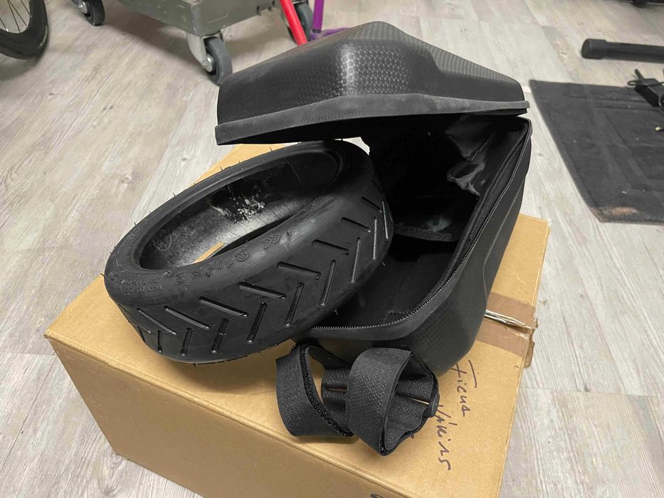 Vários acessórios para trotinetes Xiaomi