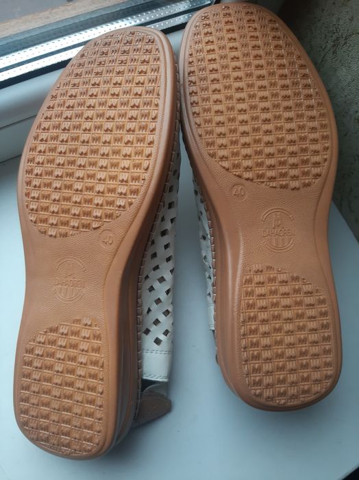 Босоніжки жіночі нові р.40 довж.устілки 25 см