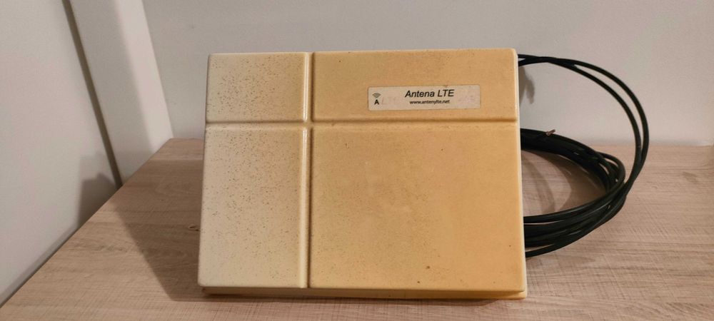 Router Huawei B818-263 z anteną LTE 4G MIMO