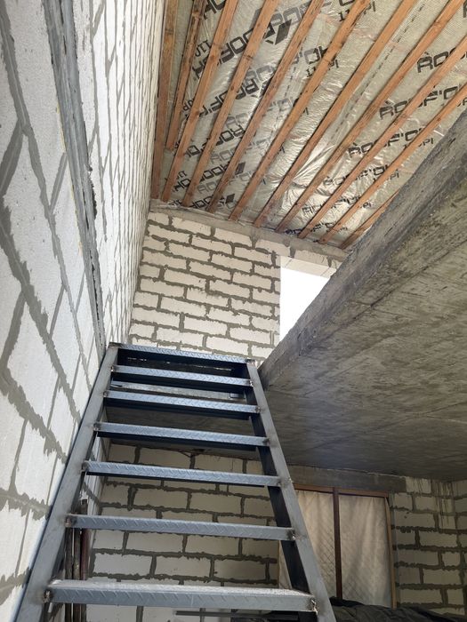 Продам ангар 180 м2. + офис 70 м2., (общая 250 м2.) ул. Белецкого, 38