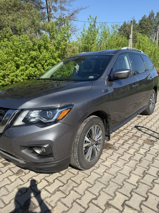 Продам Nissan pathfinber 2019