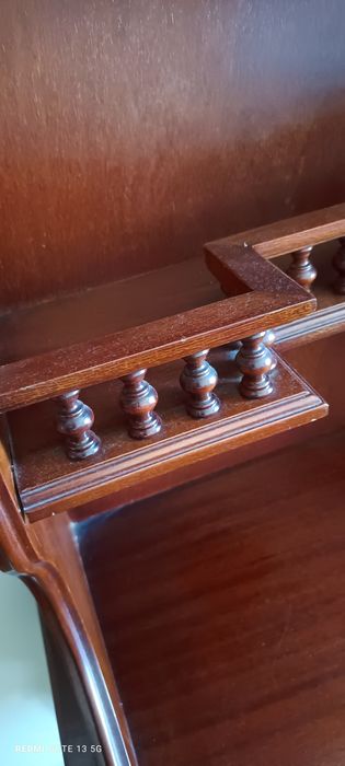 Móvel pequeno de apoio