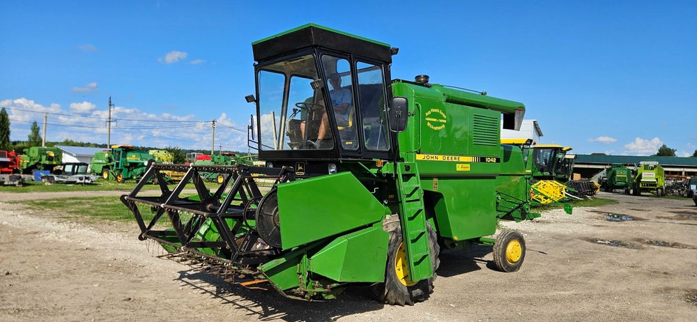 Комбайн зернозбиральний John Deere 1042 2.6m