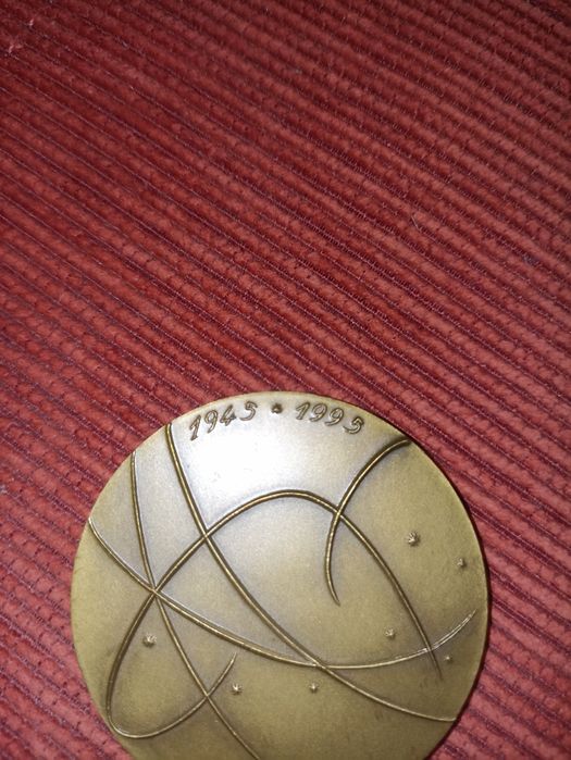 Medalhão da TAP (50 anos) + medalhão de igreja Sta Cruz