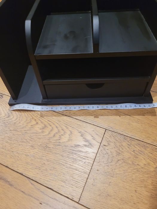 Czarny organizer na biurko